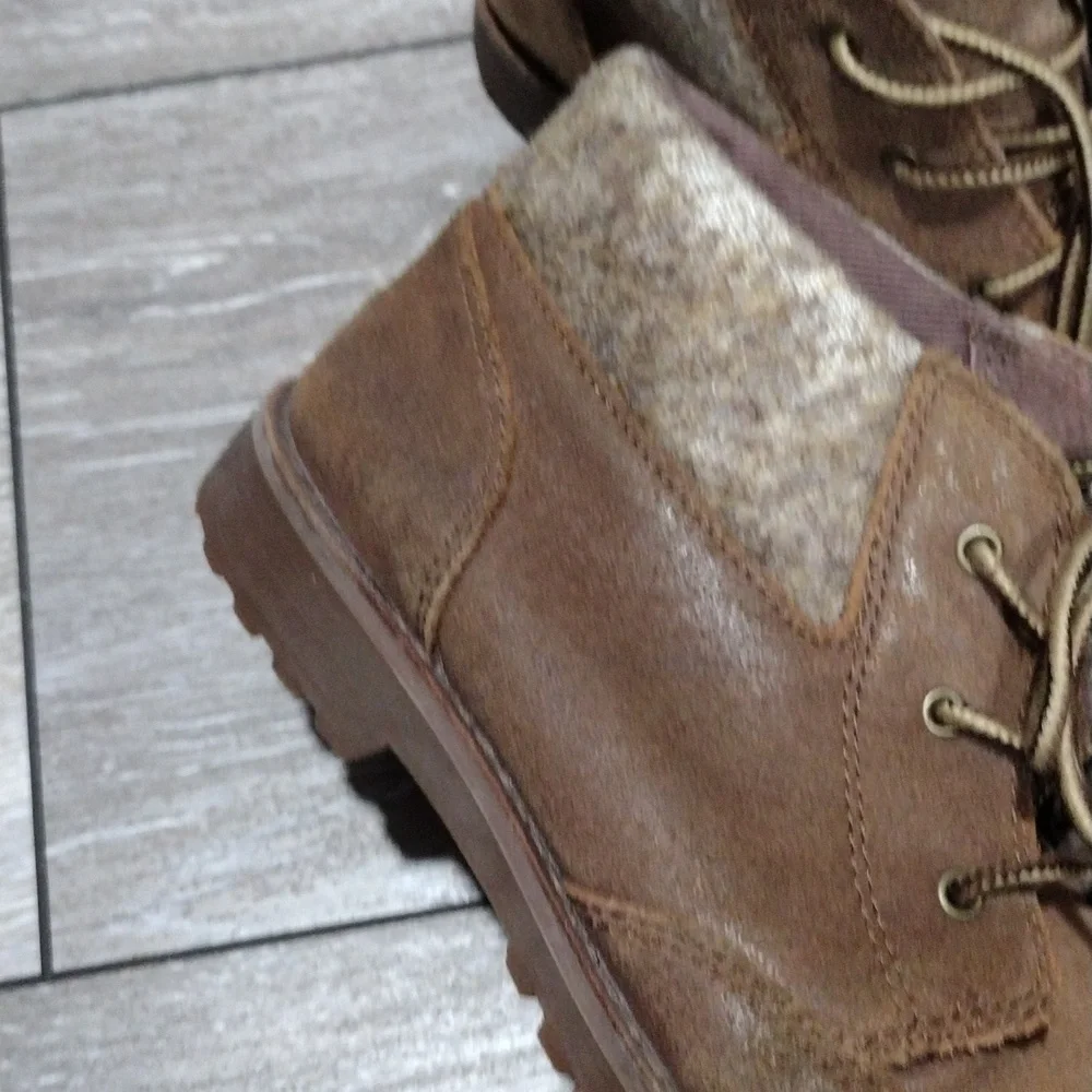 UGG kids brown suede and shearling foot bed ankle boots. Size 3